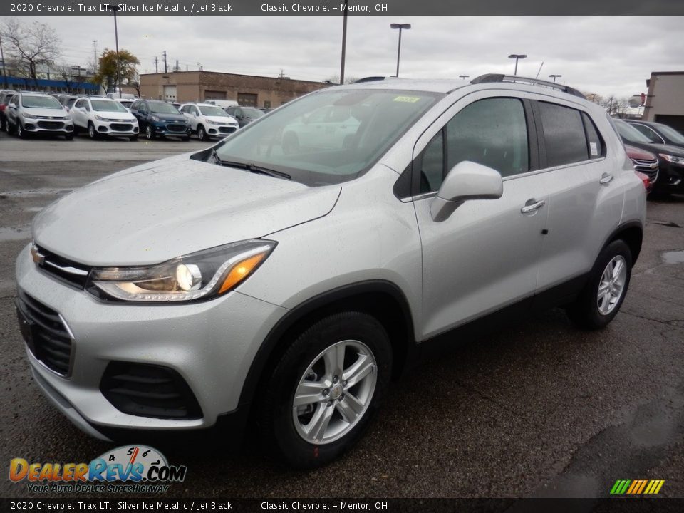 Front 3/4 View of 2020 Chevrolet Trax LT Photo #1