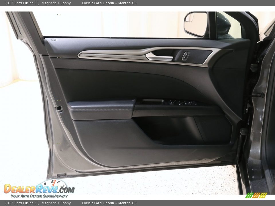 2017 Ford Fusion SE Magnetic / Ebony Photo #5