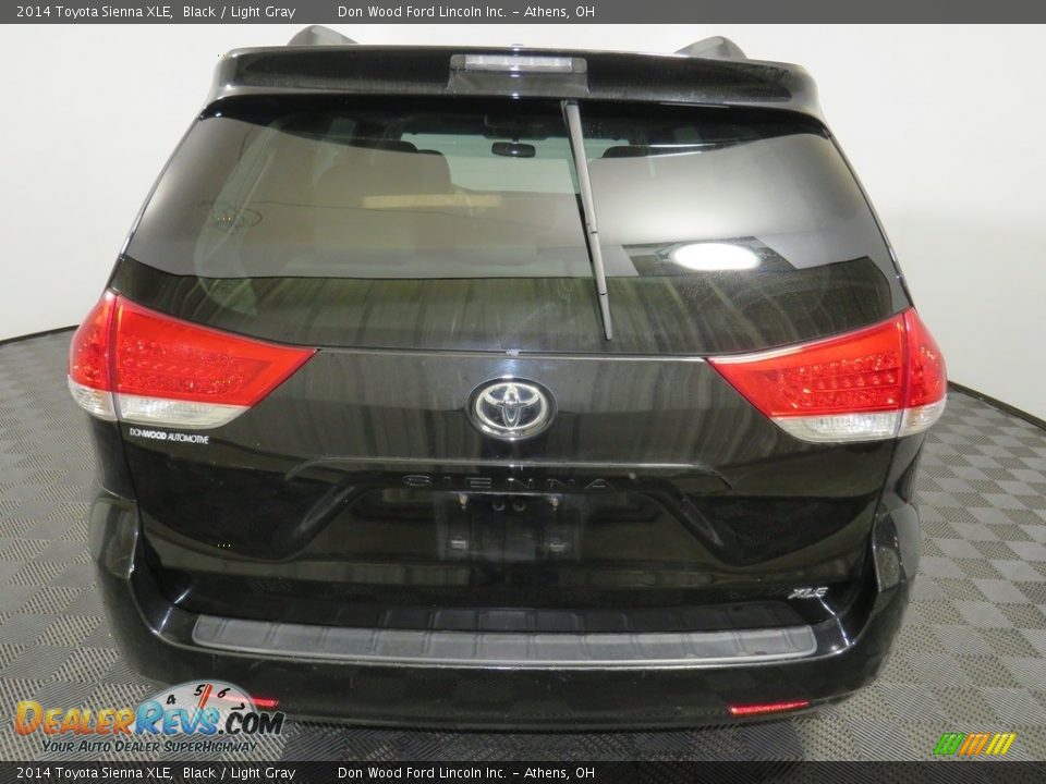 2014 Toyota Sienna XLE Black / Light Gray Photo #10