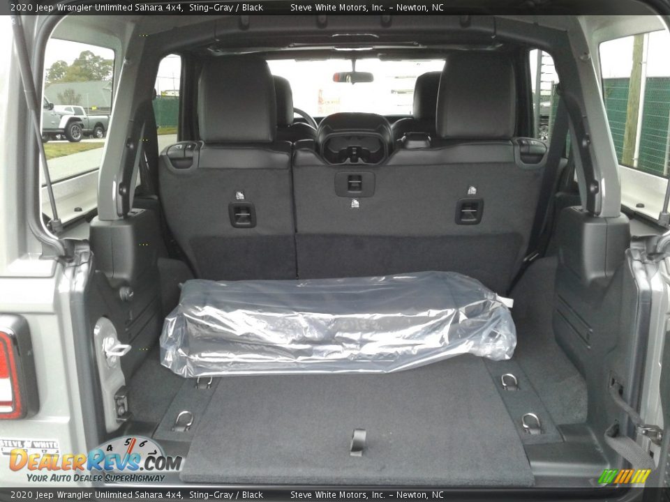 2020 Jeep Wrangler Unlimited Sahara 4x4 Sting-Gray / Black Photo #12