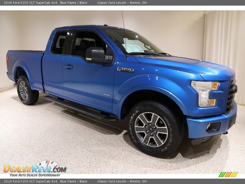 Front 3/4 View of 2016 Ford F150 XLT SuperCab 4x4 Photo #1