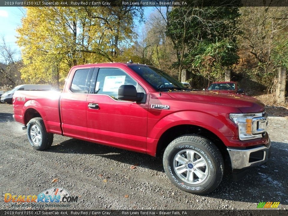 Front 3/4 View of 2019 Ford F150 XLT SuperCab 4x4 Photo #8