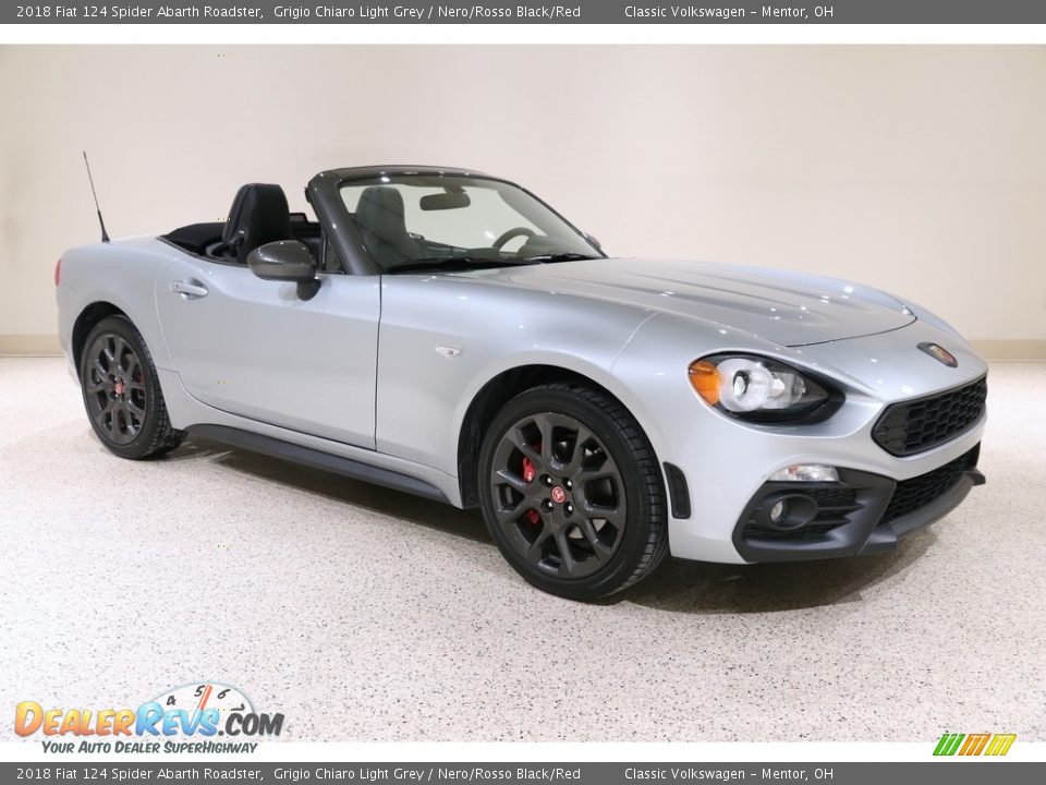 Front 3/4 View of 2018 Fiat 124 Spider Abarth Roadster Photo #1