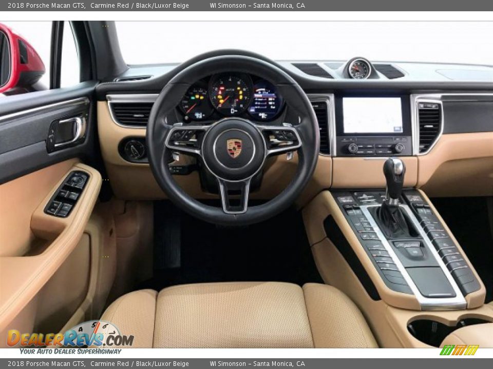 Dashboard of 2018 Porsche Macan GTS Photo #4