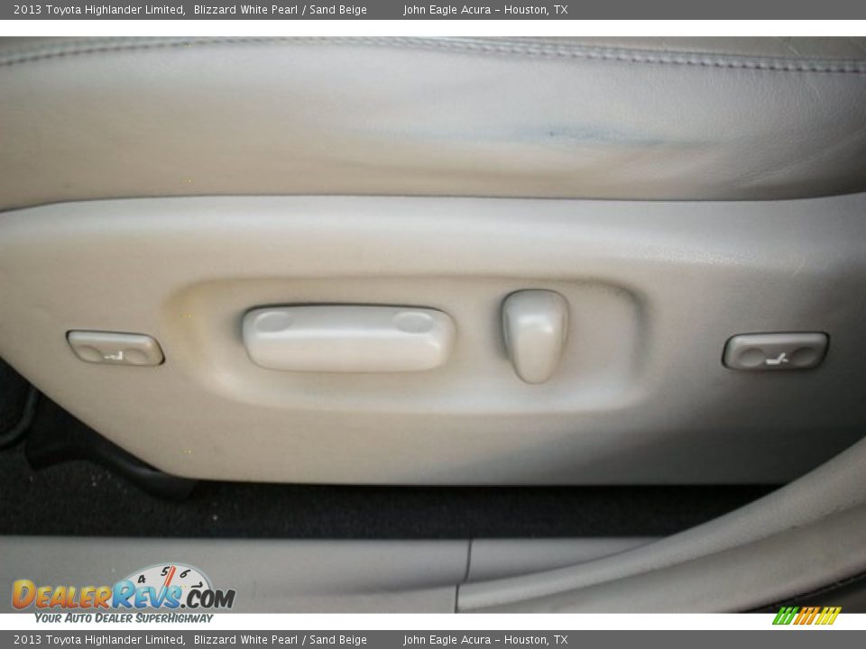 2013 Toyota Highlander Limited Blizzard White Pearl / Sand Beige Photo #17