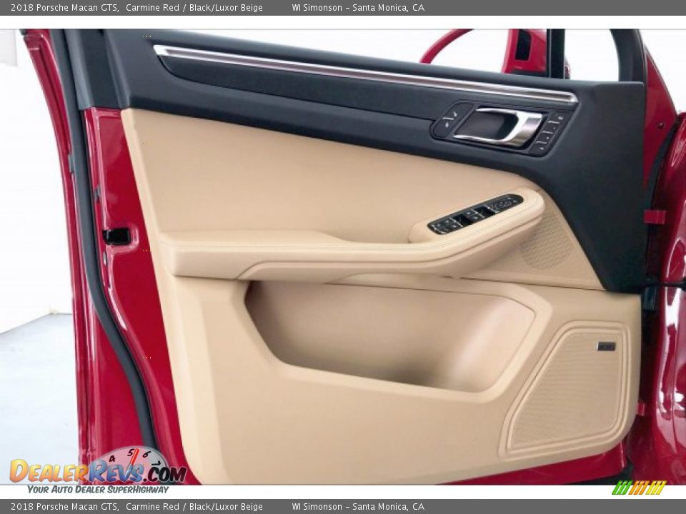 Door Panel of 2018 Porsche Macan GTS Photo #25