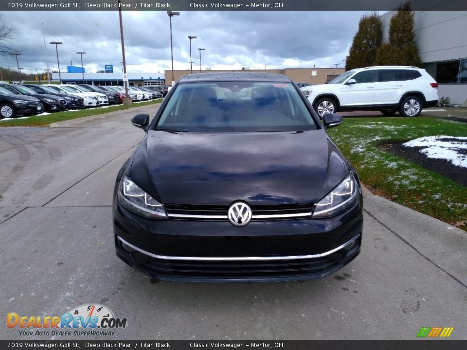 2019 Volkswagen Golf SE Deep Black Pearl / Titan Black Photo #2