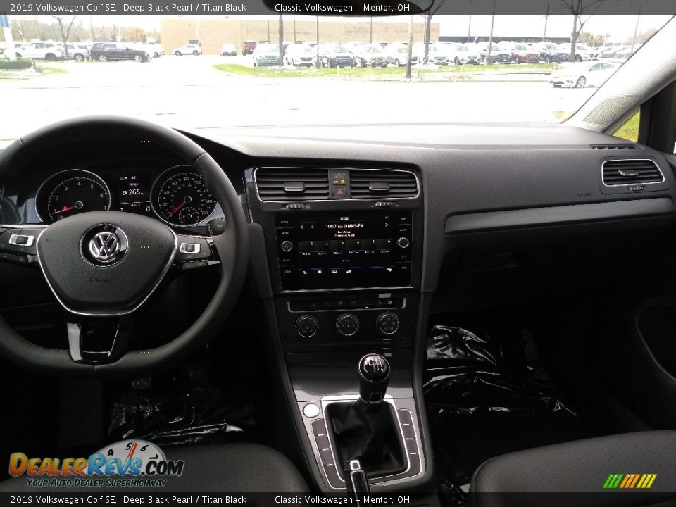 2019 Volkswagen Golf SE Deep Black Pearl / Titan Black Photo #4