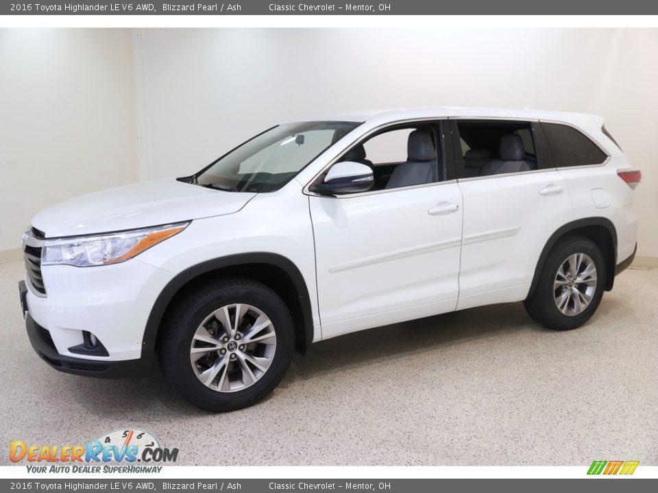 2016 Toyota Highlander LE V6 AWD Blizzard Pearl / Ash Photo #3