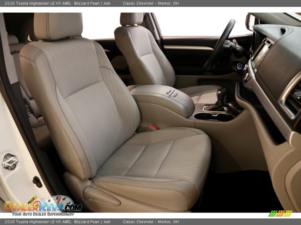 2016 Toyota Highlander LE V6 AWD Blizzard Pearl / Ash Photo #15
