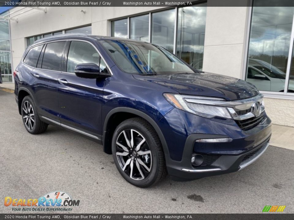Front 3/4 View of 2020 Honda Pilot Touring AWD Photo #2