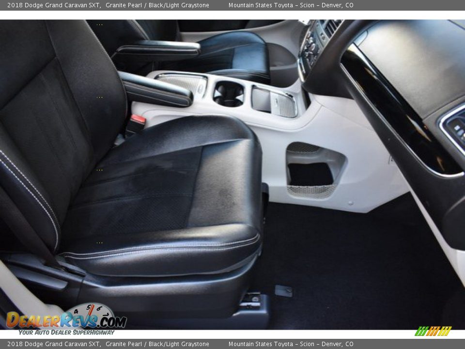 2018 Dodge Grand Caravan SXT Granite Pearl / Black/Light Graystone Photo #17