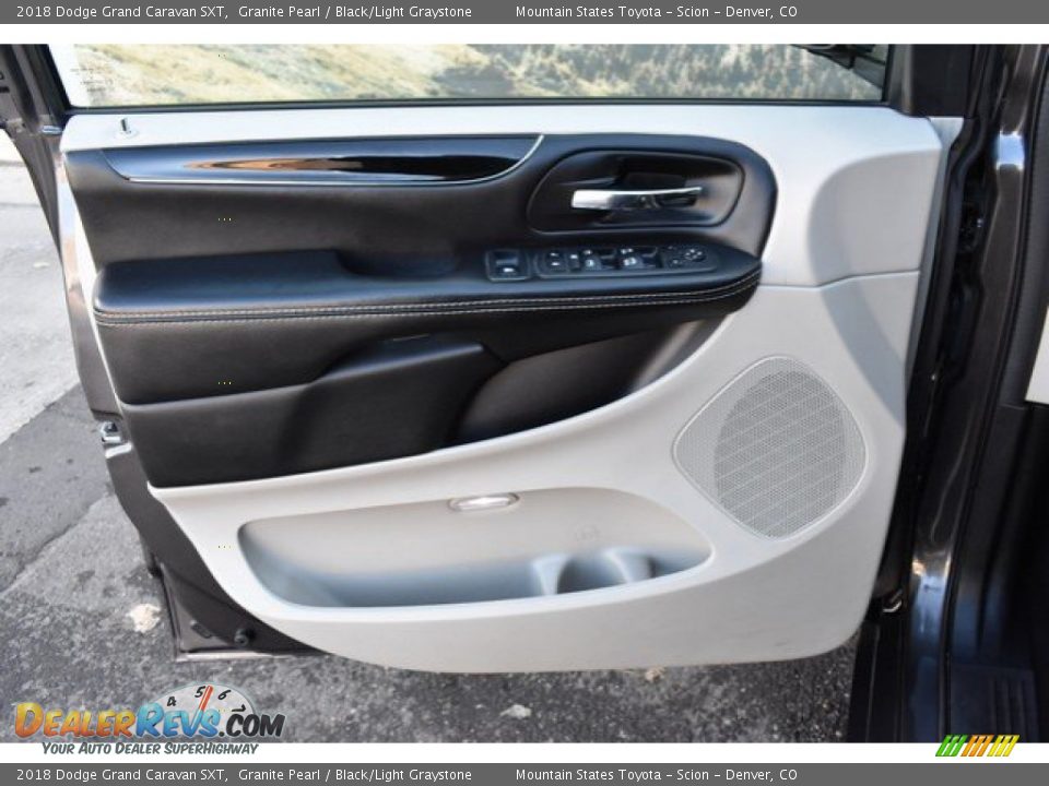 2018 Dodge Grand Caravan SXT Granite Pearl / Black/Light Graystone Photo #25