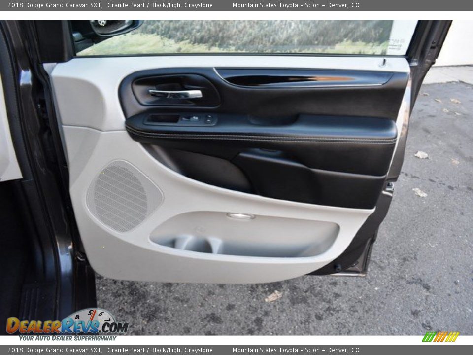 2018 Dodge Grand Caravan SXT Granite Pearl / Black/Light Graystone Photo #26
