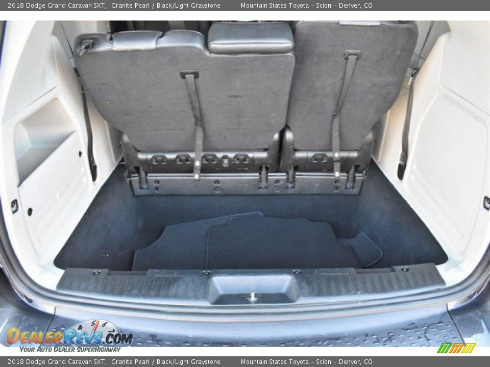 2018 Dodge Grand Caravan SXT Granite Pearl / Black/Light Graystone Photo #27
