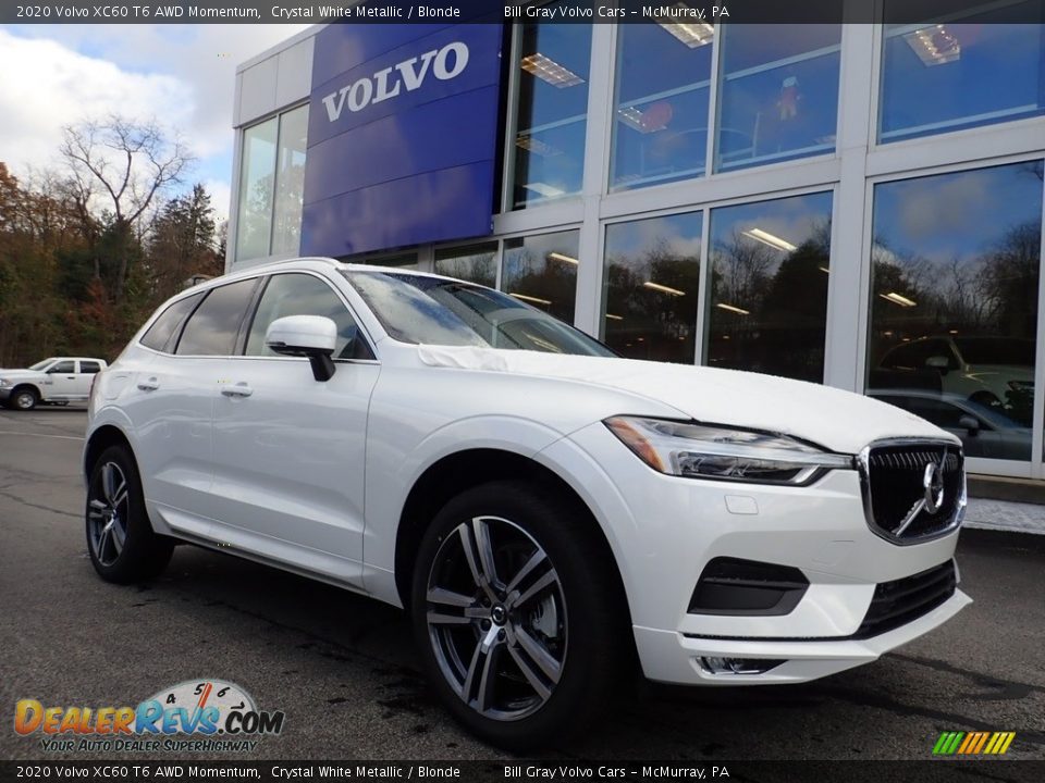 Front 3/4 View of 2020 Volvo XC60 T6 AWD Momentum Photo #1
