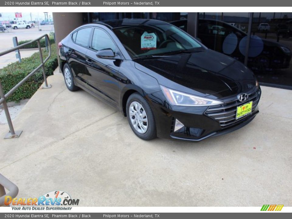 Front 3/4 View of 2020 Hyundai Elantra SE Photo #2