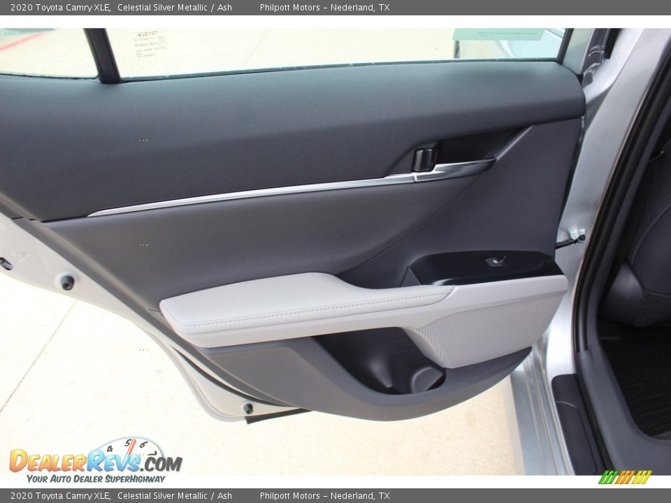 2020 Toyota Camry XLE Celestial Silver Metallic / Ash Photo #17