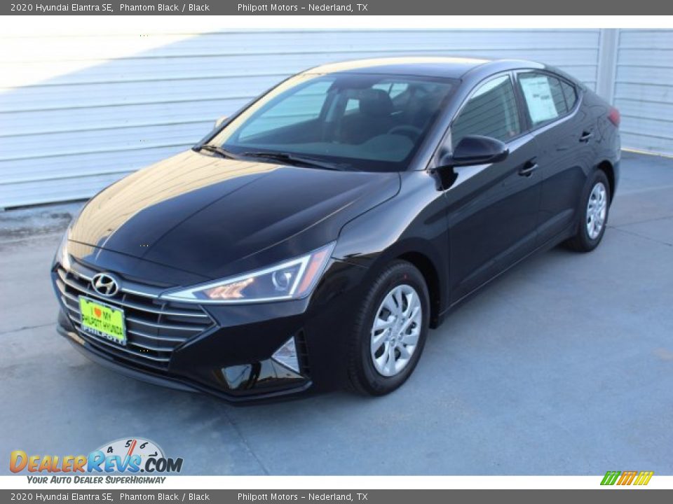 Front 3/4 View of 2020 Hyundai Elantra SE Photo #4
