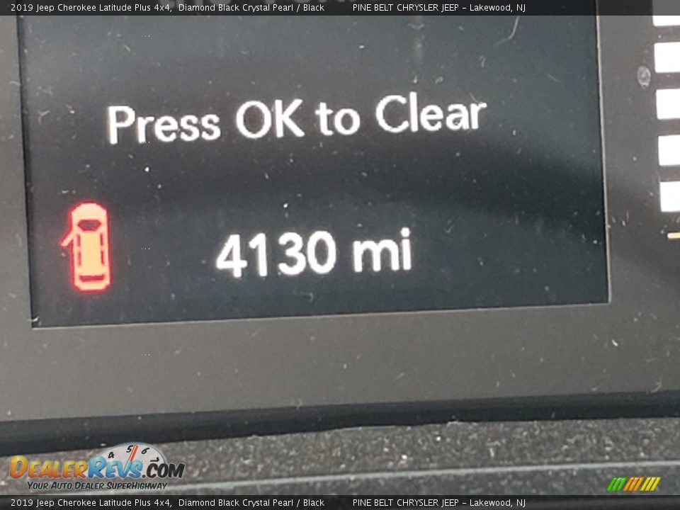 2019 Jeep Cherokee Latitude Plus 4x4 Diamond Black Crystal Pearl / Black Photo #5