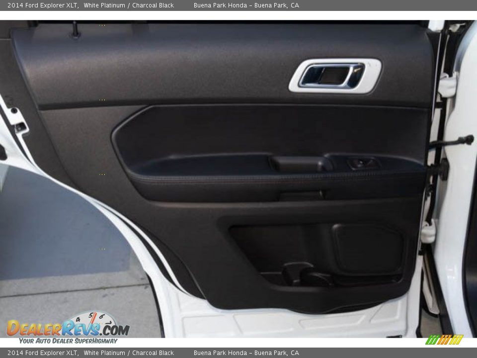 2014 Ford Explorer XLT White Platinum / Charcoal Black Photo #32
