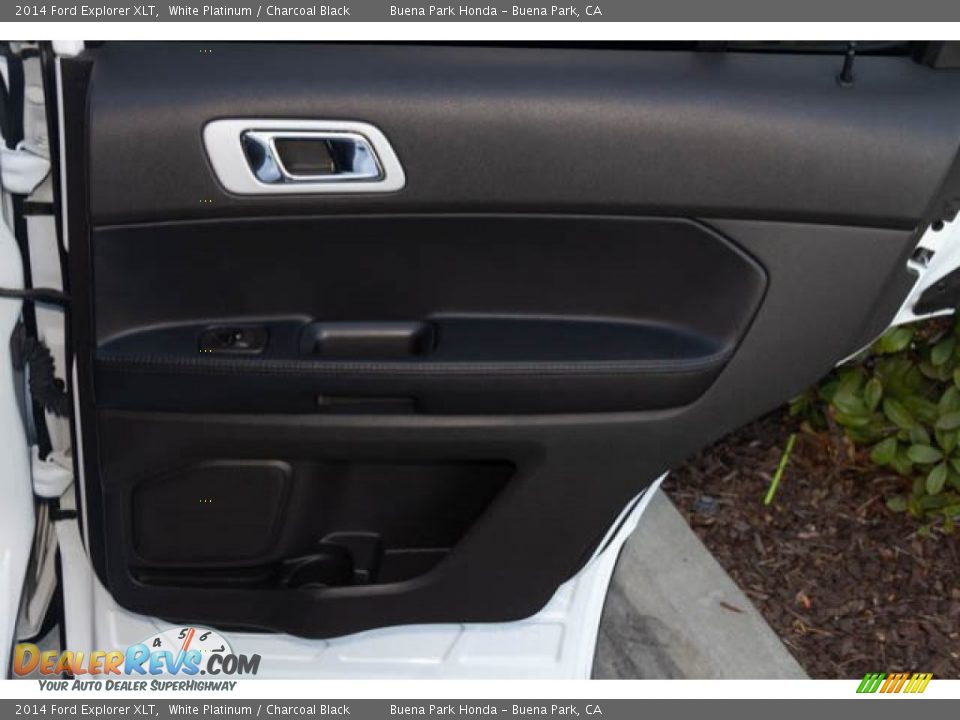 2014 Ford Explorer XLT White Platinum / Charcoal Black Photo #33