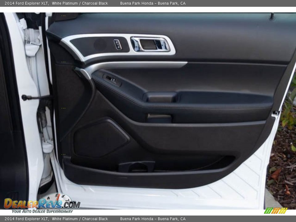 2014 Ford Explorer XLT White Platinum / Charcoal Black Photo #34