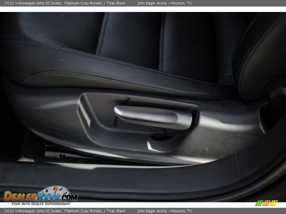 2012 Volkswagen Jetta SE Sedan Platinum Gray Metallic / Titan Black Photo #17