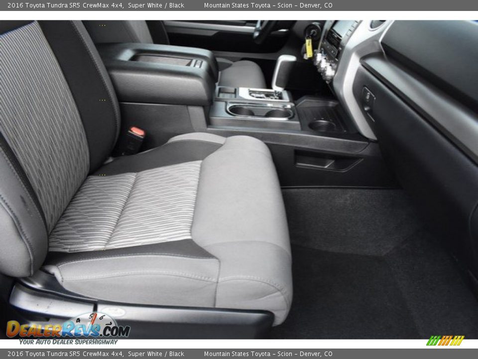 2016 Toyota Tundra SR5 CrewMax 4x4 Super White / Black Photo #17
