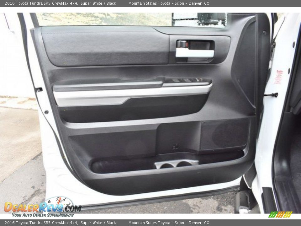2016 Toyota Tundra SR5 CrewMax 4x4 Super White / Black Photo #24