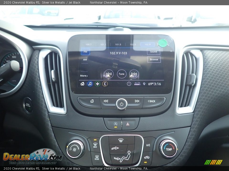Controls of 2020 Chevrolet Malibu RS Photo #15