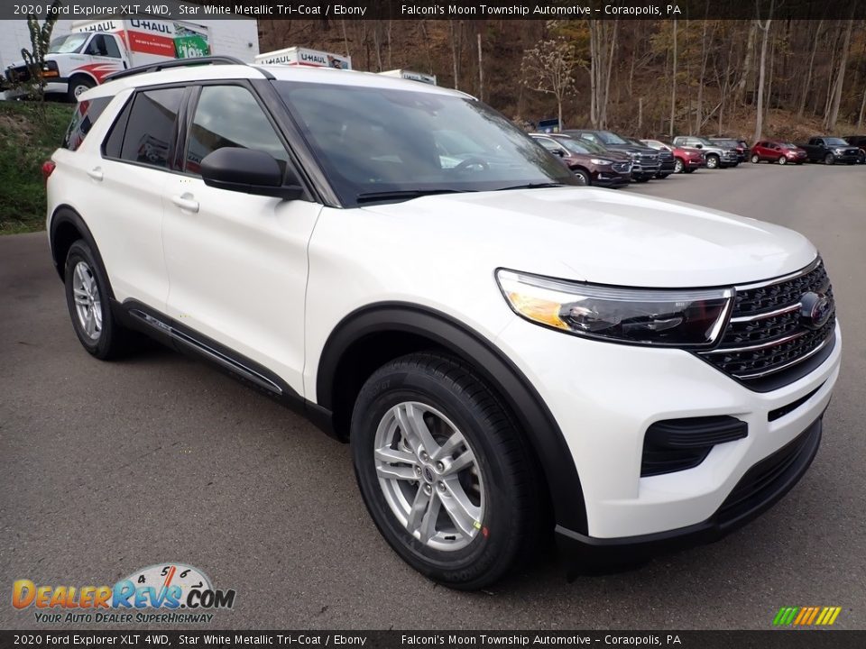 Front 3/4 View of 2020 Ford Explorer XLT 4WD Photo #3