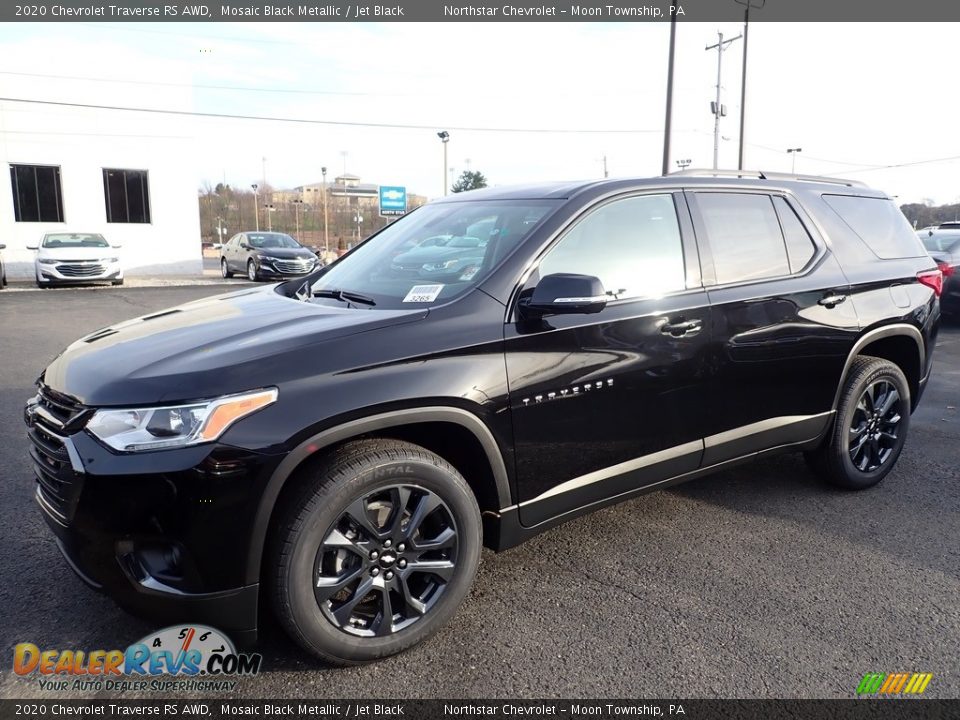 Front 3/4 View of 2020 Chevrolet Traverse RS AWD Photo #1