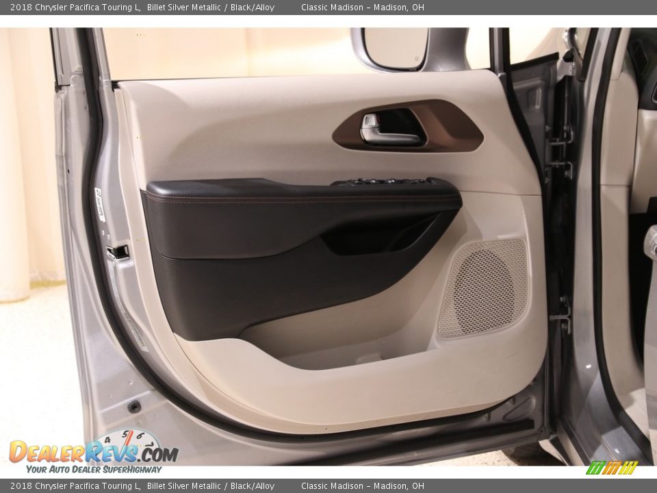2018 Chrysler Pacifica Touring L Billet Silver Metallic / Black/Alloy Photo #4