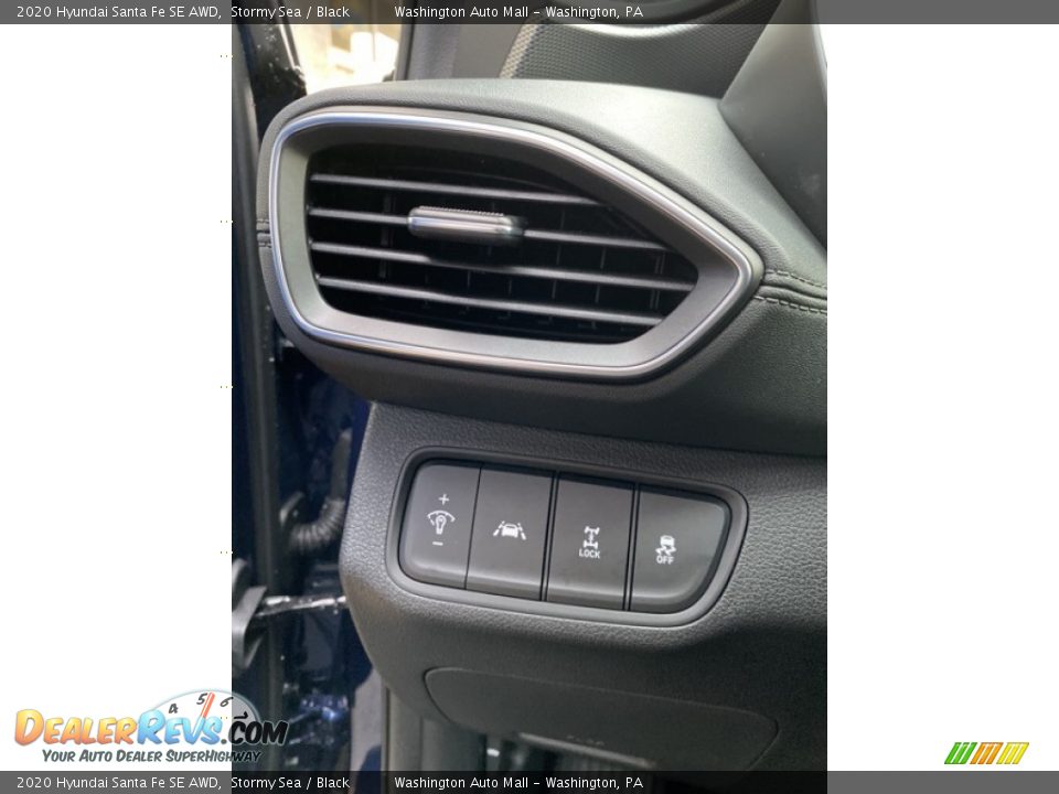 Controls of 2020 Hyundai Santa Fe SE AWD Photo #13