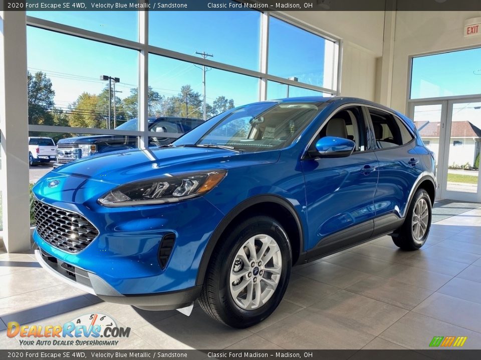 Front 3/4 View of 2020 Ford Escape SE 4WD Photo #2