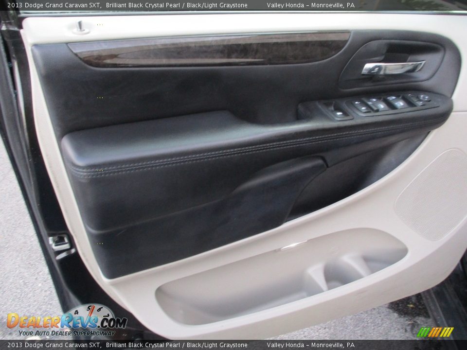 2013 Dodge Grand Caravan SXT Brilliant Black Crystal Pearl / Black/Light Graystone Photo #10