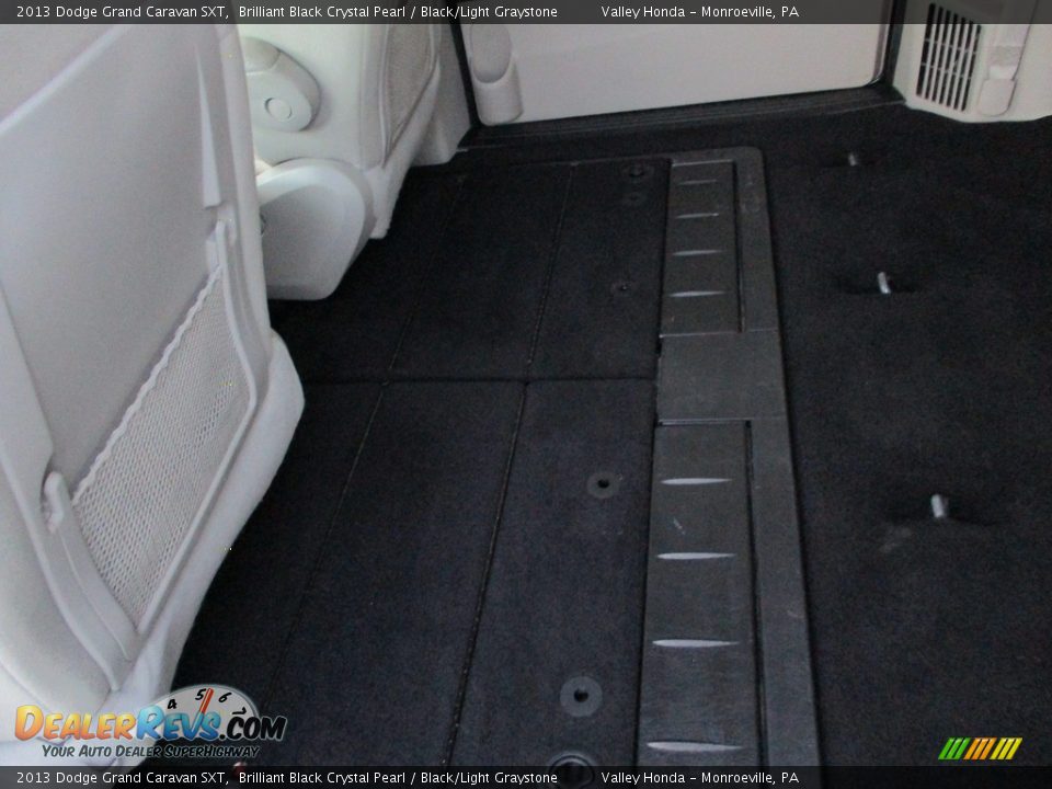 2013 Dodge Grand Caravan SXT Brilliant Black Crystal Pearl / Black/Light Graystone Photo #13