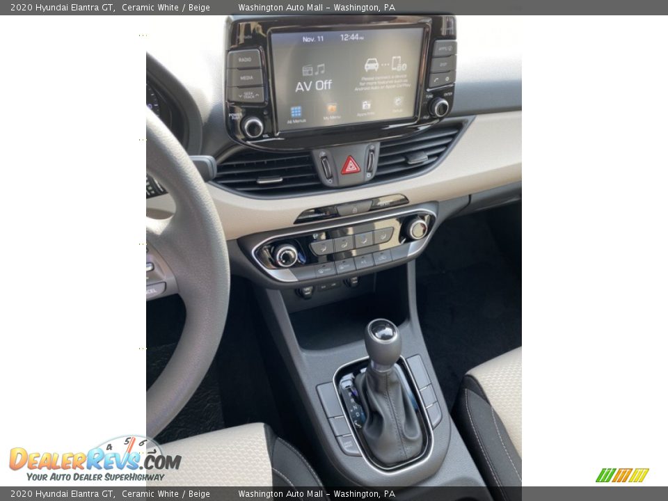 2020 Hyundai Elantra GT Ceramic White / Beige Photo #32