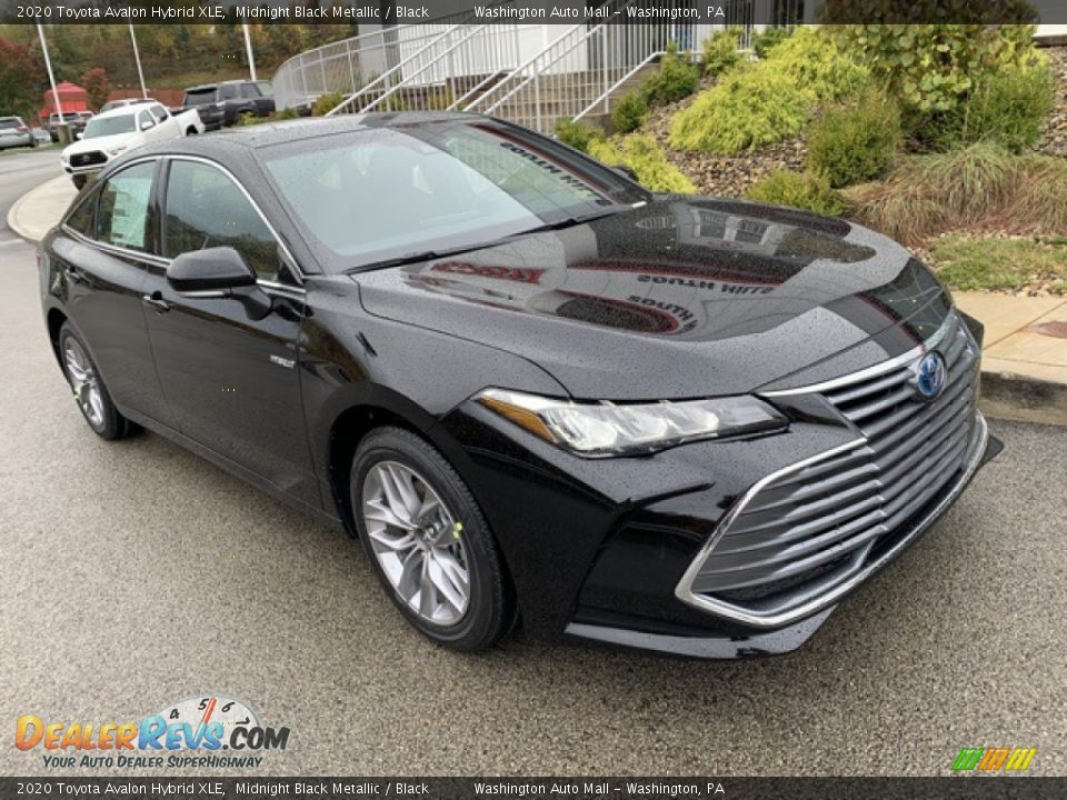 Front 3/4 View of 2020 Toyota Avalon Hybrid XLE Photo #1