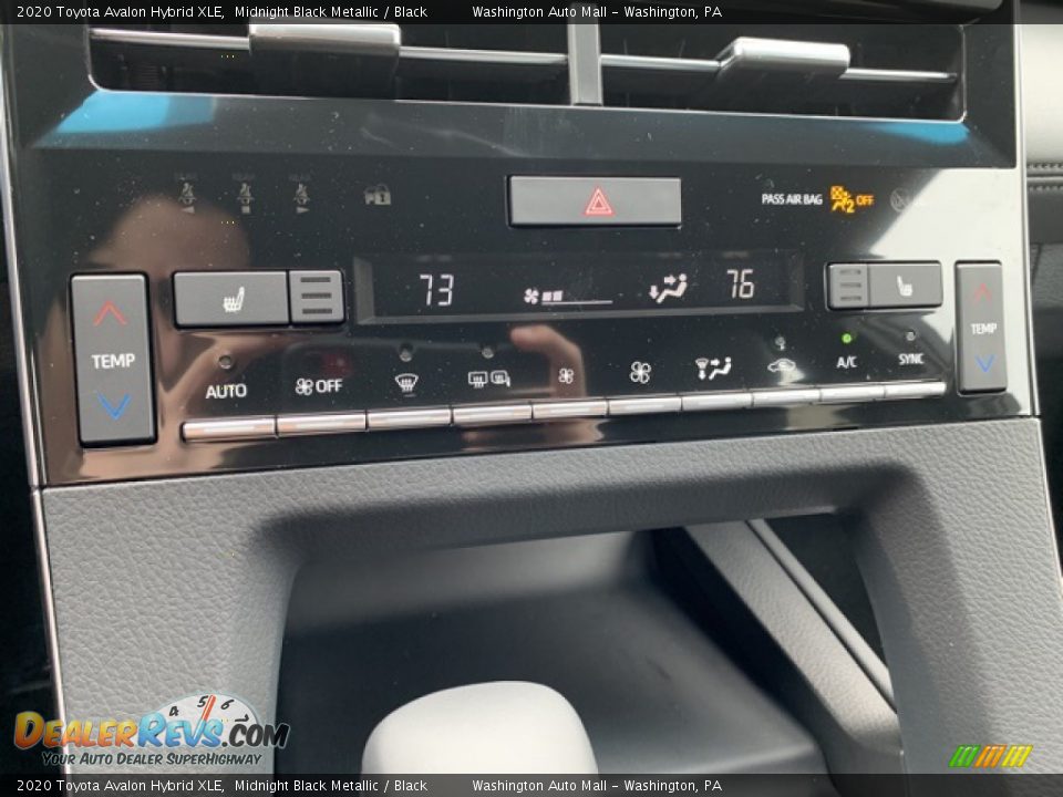 Controls of 2020 Toyota Avalon Hybrid XLE Photo #30