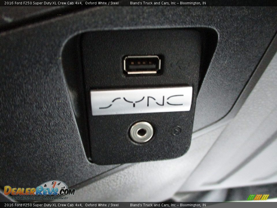 2016 Ford F250 Super Duty XL Crew Cab 4x4 Oxford White / Steel Photo #24