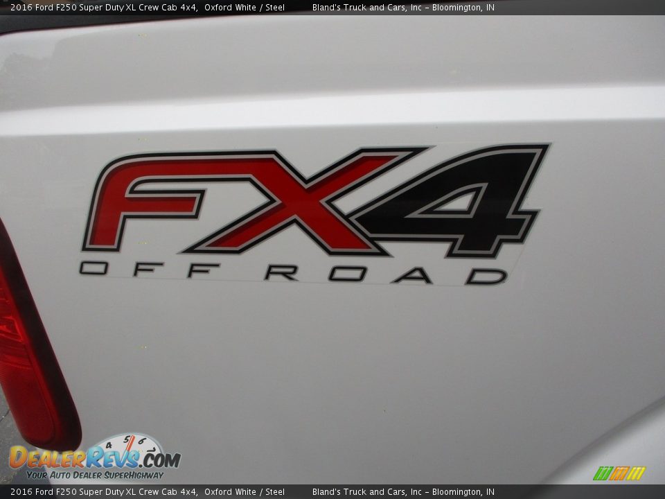 2016 Ford F250 Super Duty XL Crew Cab 4x4 Oxford White / Steel Photo #31