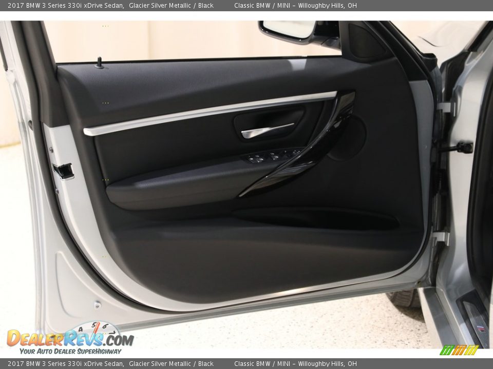 2017 BMW 3 Series 330i xDrive Sedan Glacier Silver Metallic / Black Photo #4