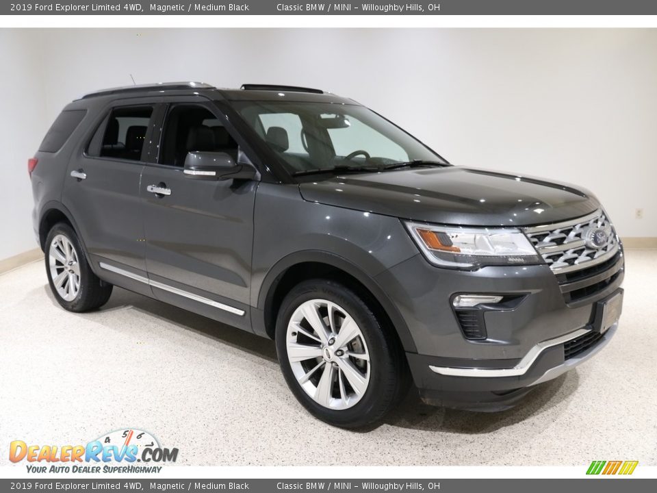Front 3/4 View of 2019 Ford Explorer Limited 4WD Photo #1