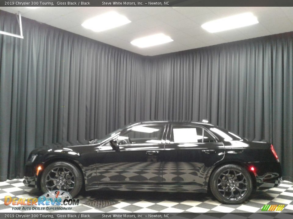 2019 Chrysler 300 Touring Gloss Black / Black Photo #1