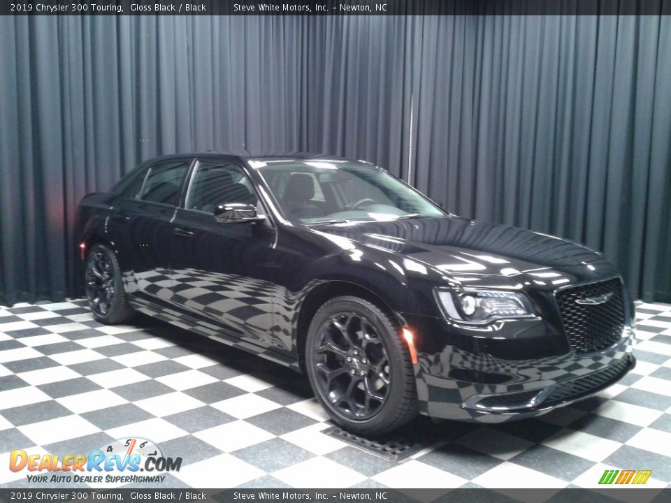 2019 Chrysler 300 Touring Gloss Black / Black Photo #4