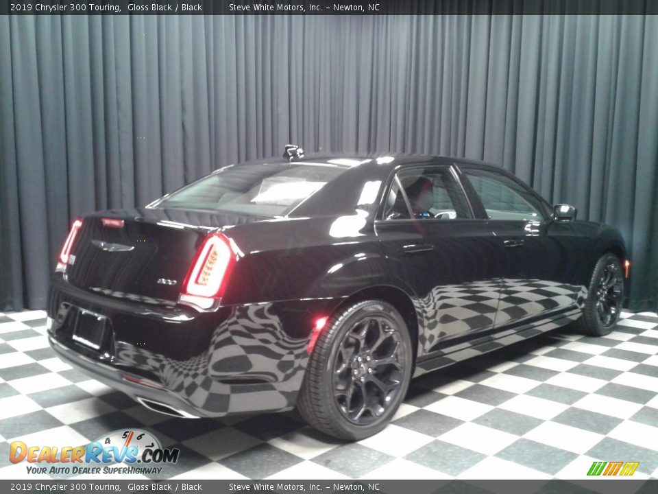 2019 Chrysler 300 Touring Gloss Black / Black Photo #6