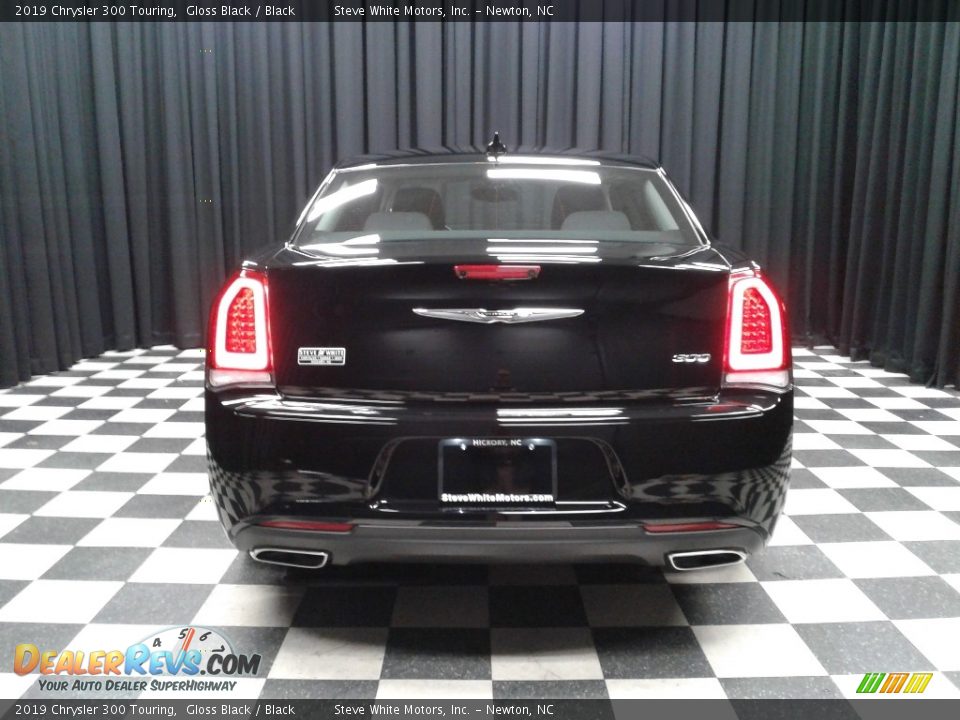 2019 Chrysler 300 Touring Gloss Black / Black Photo #7