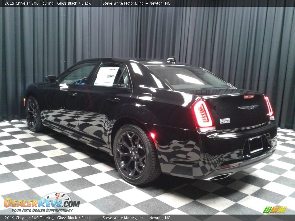 2019 Chrysler 300 Touring Gloss Black / Black Photo #8
